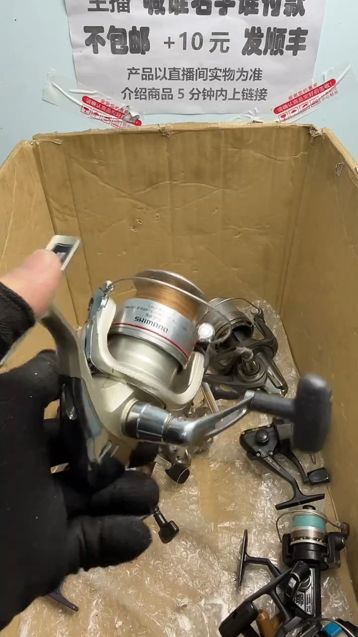 渔*亚钓鱼轮，微瑕孤品，成色，型号直播间讲解为准，看好再下单。