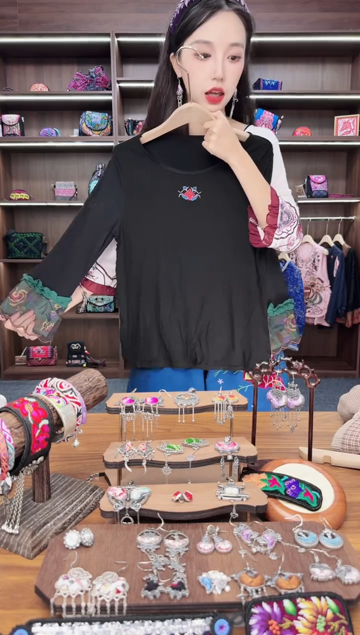 织绣A30蒙阿苏苗绣传承店