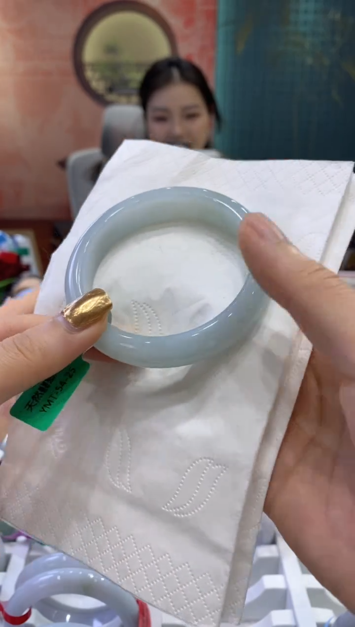 【闪购商品】翡翠手镯未镶嵌多人03841