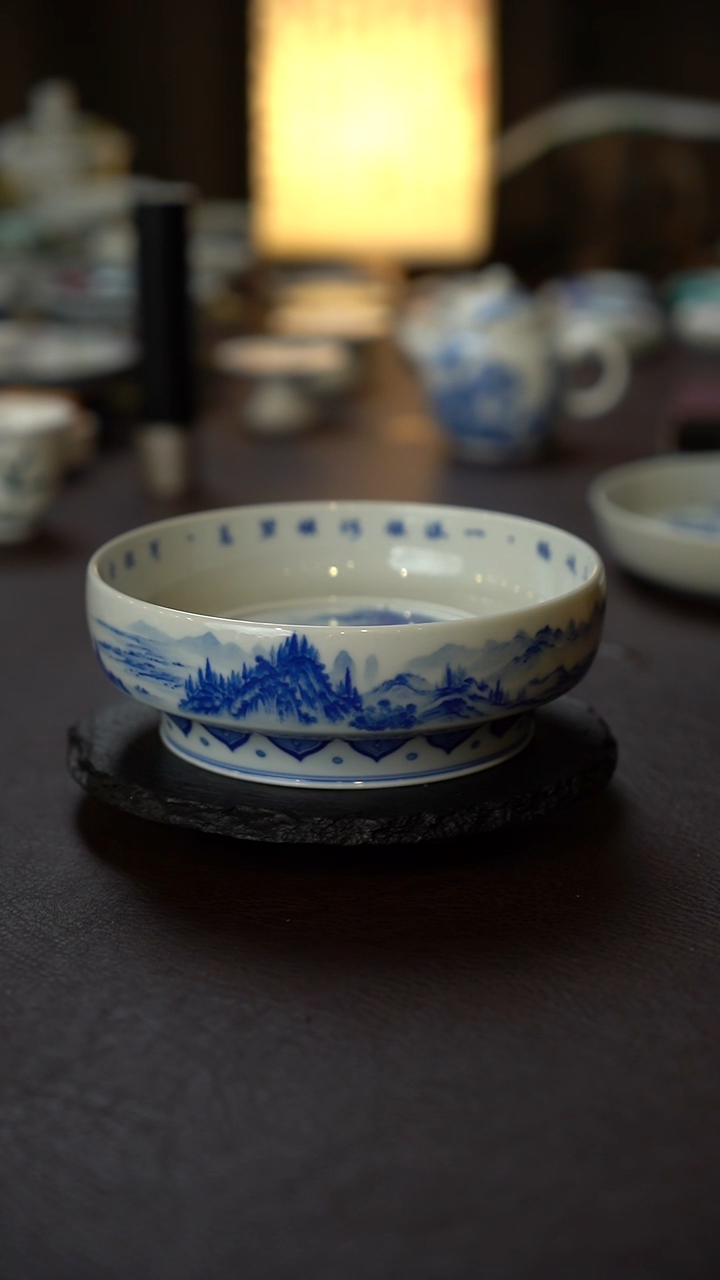 全手绘青花山水壶承