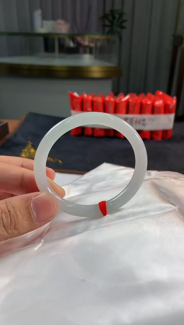 未镶嵌定制翡翠5034毛货不退不换   53-54圈