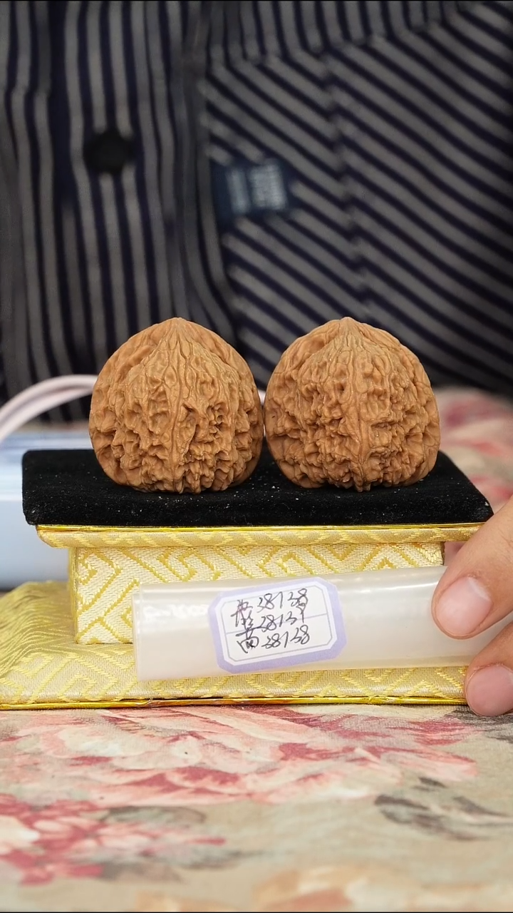 文玩核桃把件赵喜满南将石