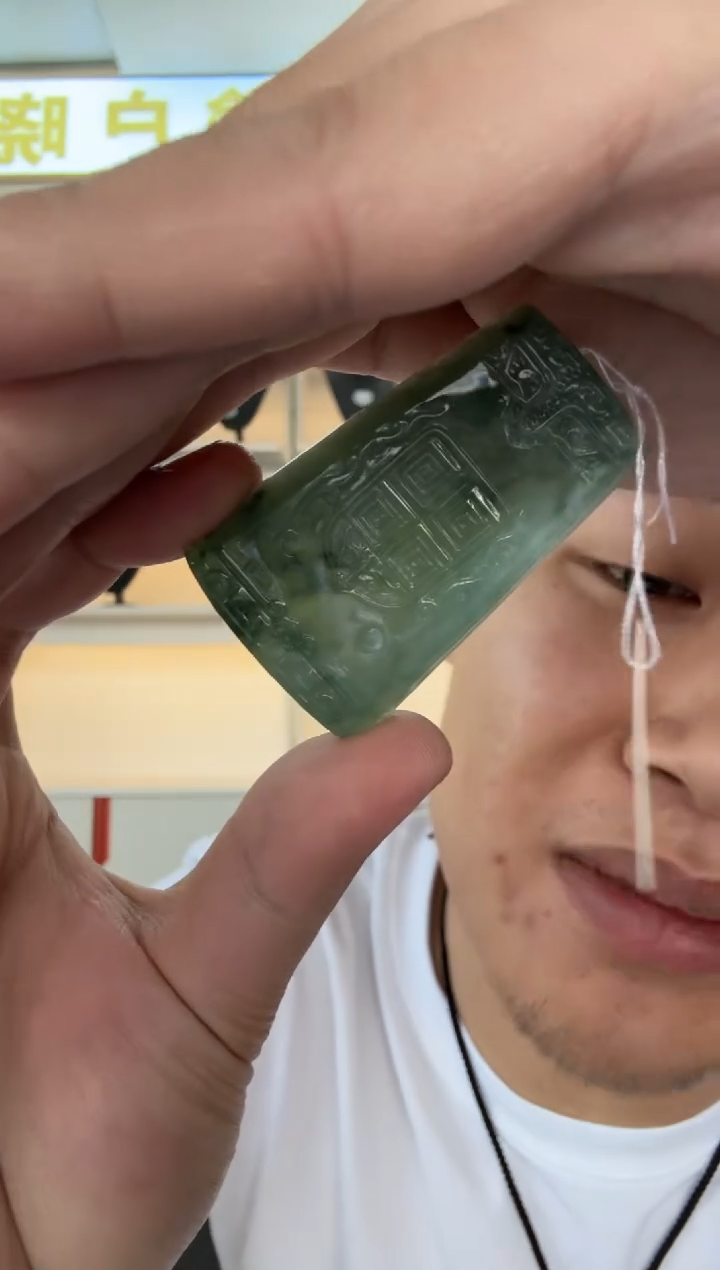 翡翠未镶嵌颈饰天然翡翠A货孤品一件