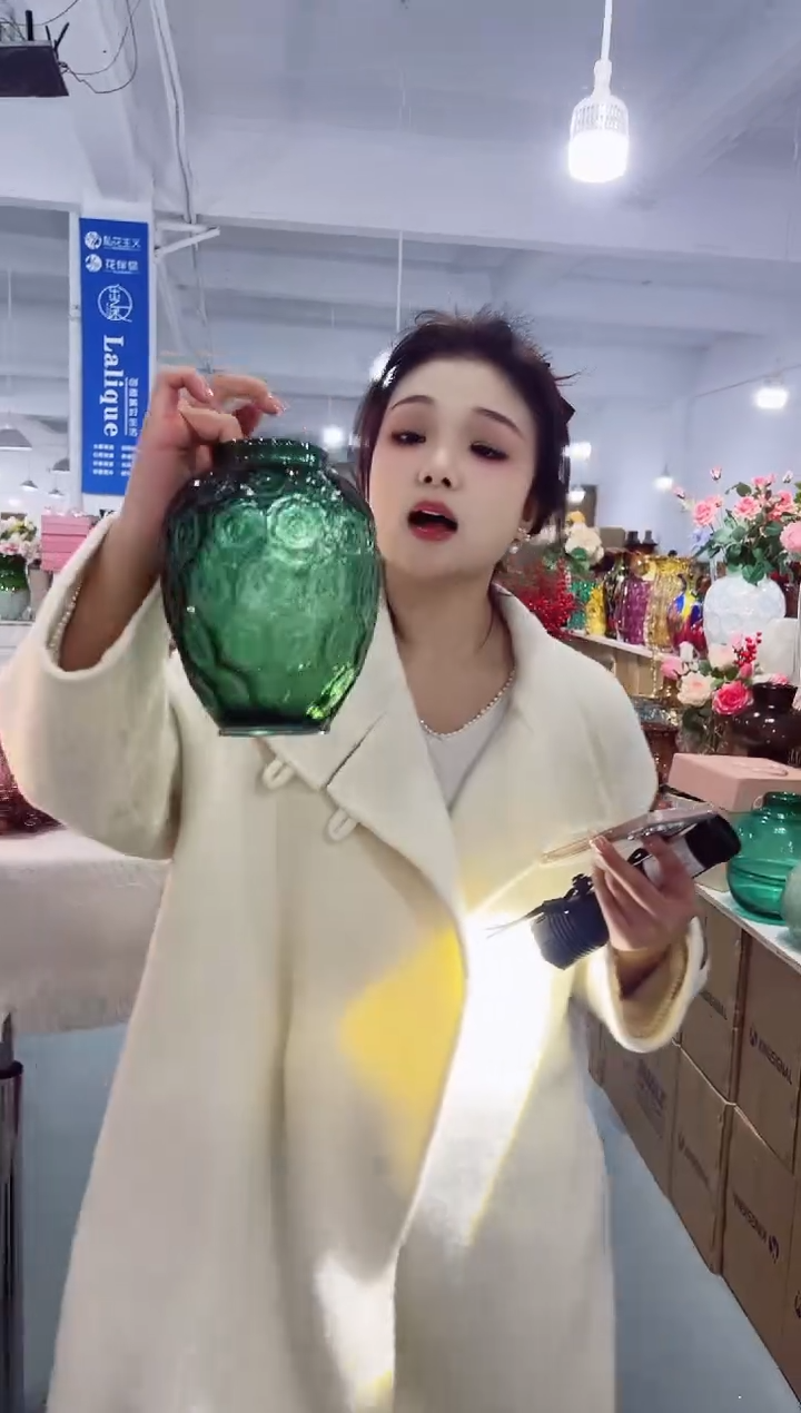 【闪购商品】玻璃乐之沭花瓶微瑕-IO1D