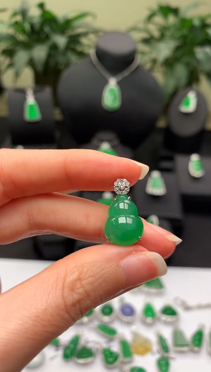 【闪购商品】翡翠颈饰18K金镶嵌葫芦