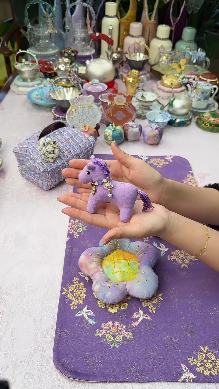 33紫色 小马     