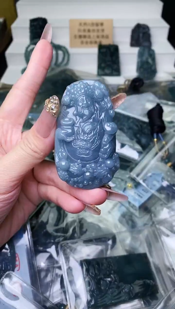 颈饰未镶嵌翡翠 