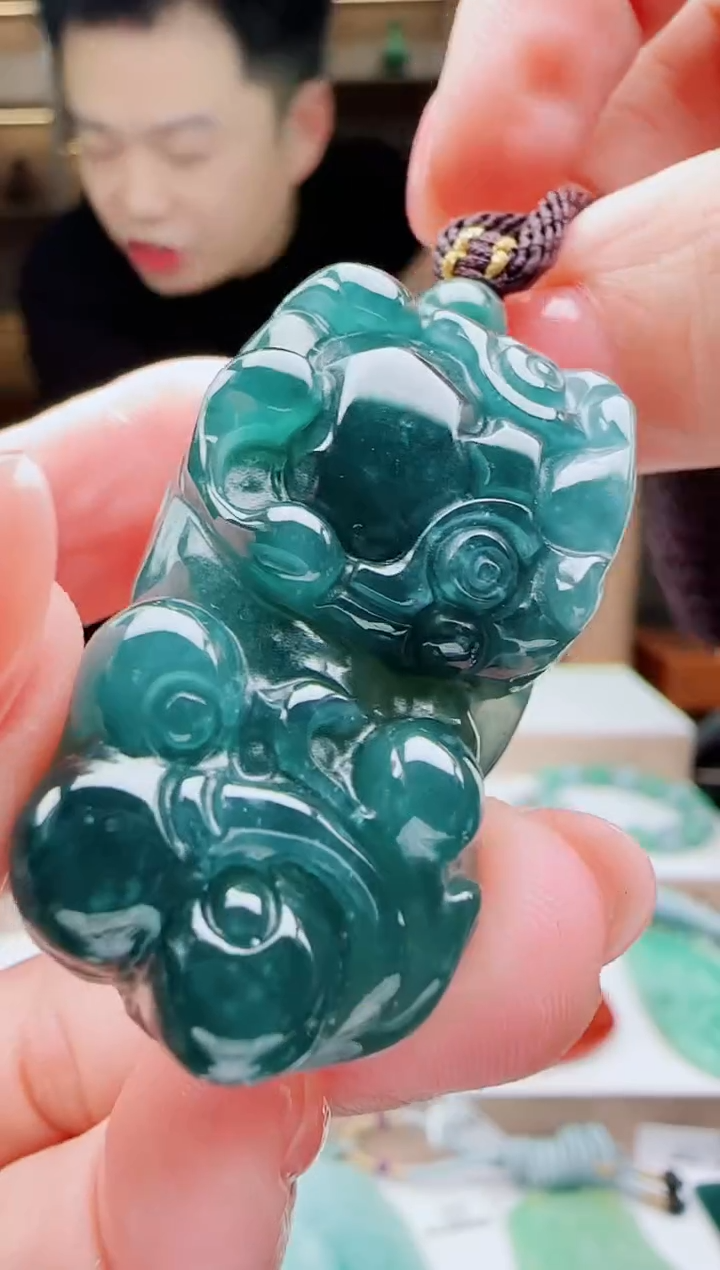 颈饰未镶嵌翡翠多样性发其一  貔貅