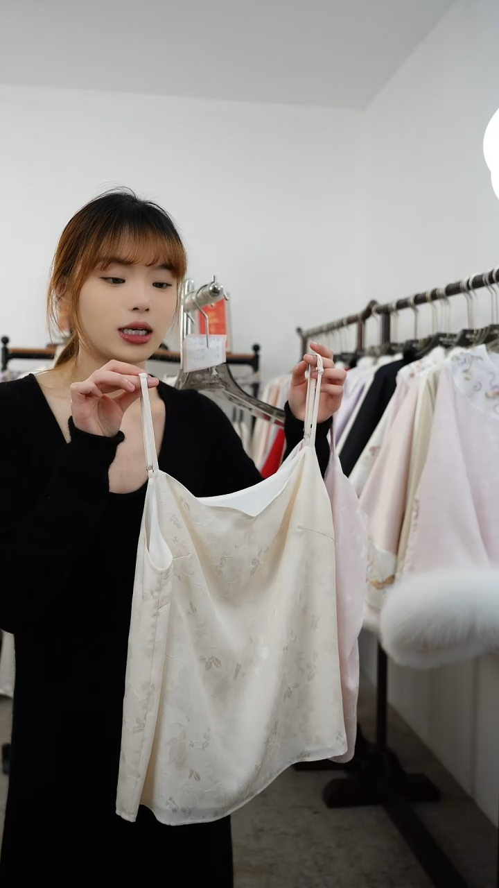 织绣美*美里外桑蚕丝双层吊带 不退不换织晖 88 米色