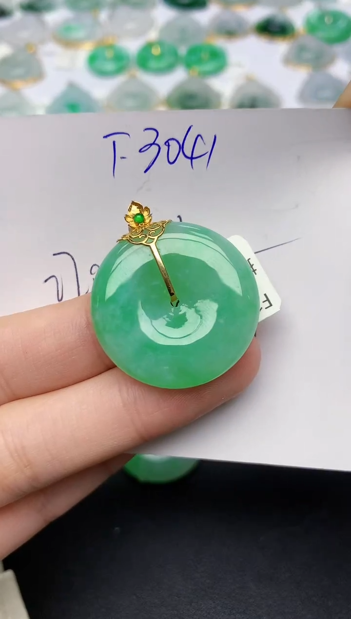 颈饰18K金镶嵌翡翠天然缅甸A货翡翠百元以上9元证书费自理