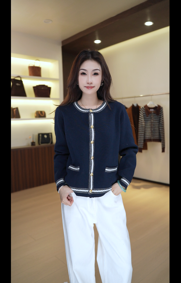 7682秋冬圆领先修气质时尚条纹钉珠显瘦针织衫