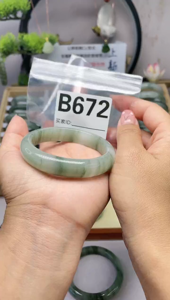 【闪购商品】石英质玉（天山翠）手镯未镶嵌B672