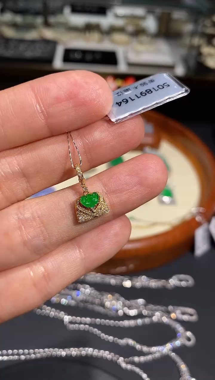 【闪购商品】翡翠颈饰18K金镶嵌吊坠·