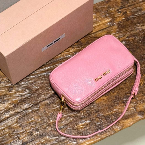 95新 MIU MIU/缪缪 迷你粉色小方包