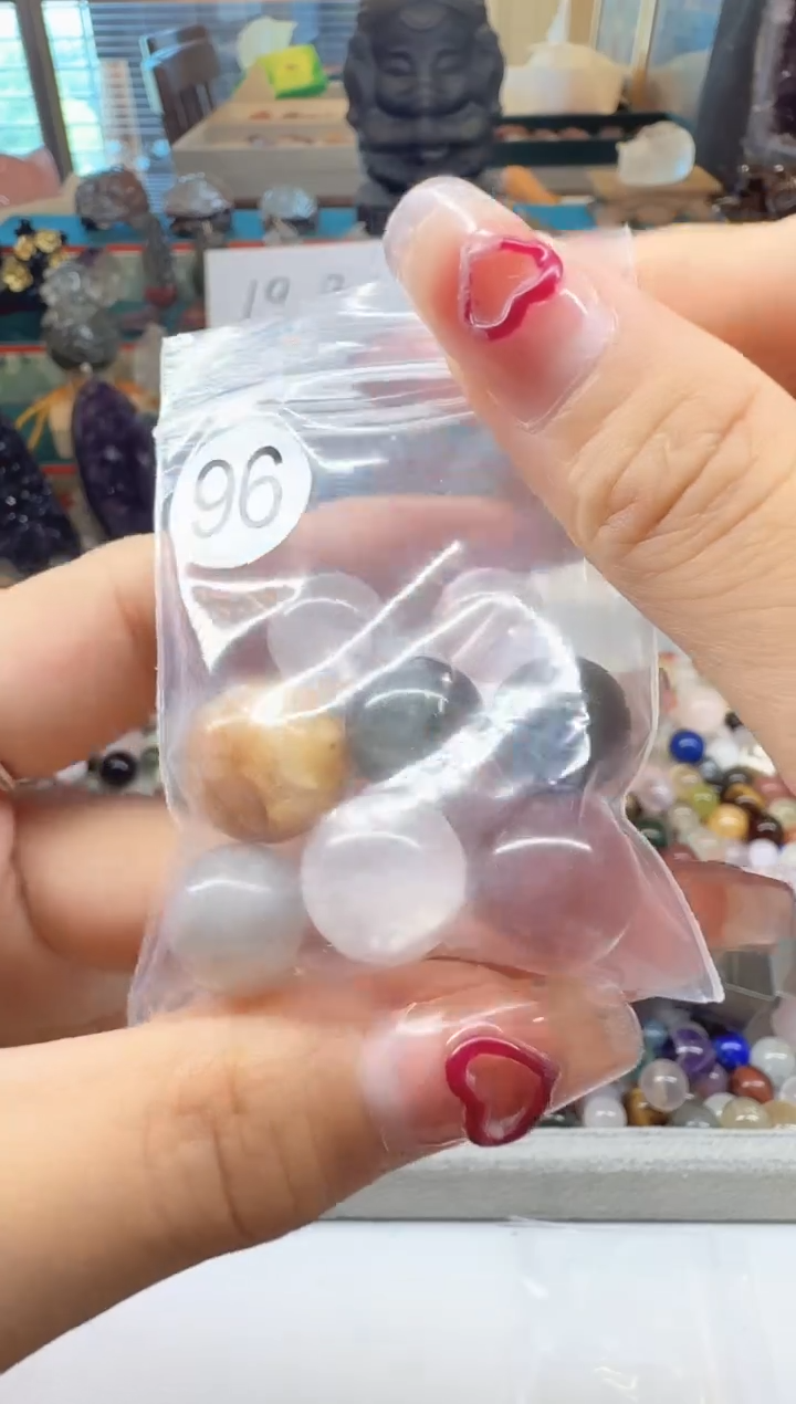 未镶嵌珠宝半成品水晶?***n水晶珠珠