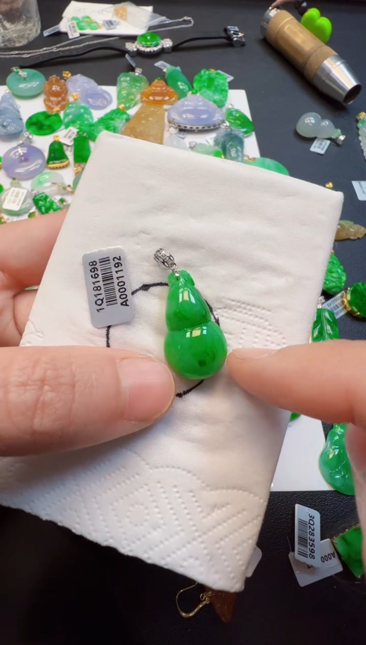 【闪购商品】翡翠吊坠(不含链)18K金镶嵌1800