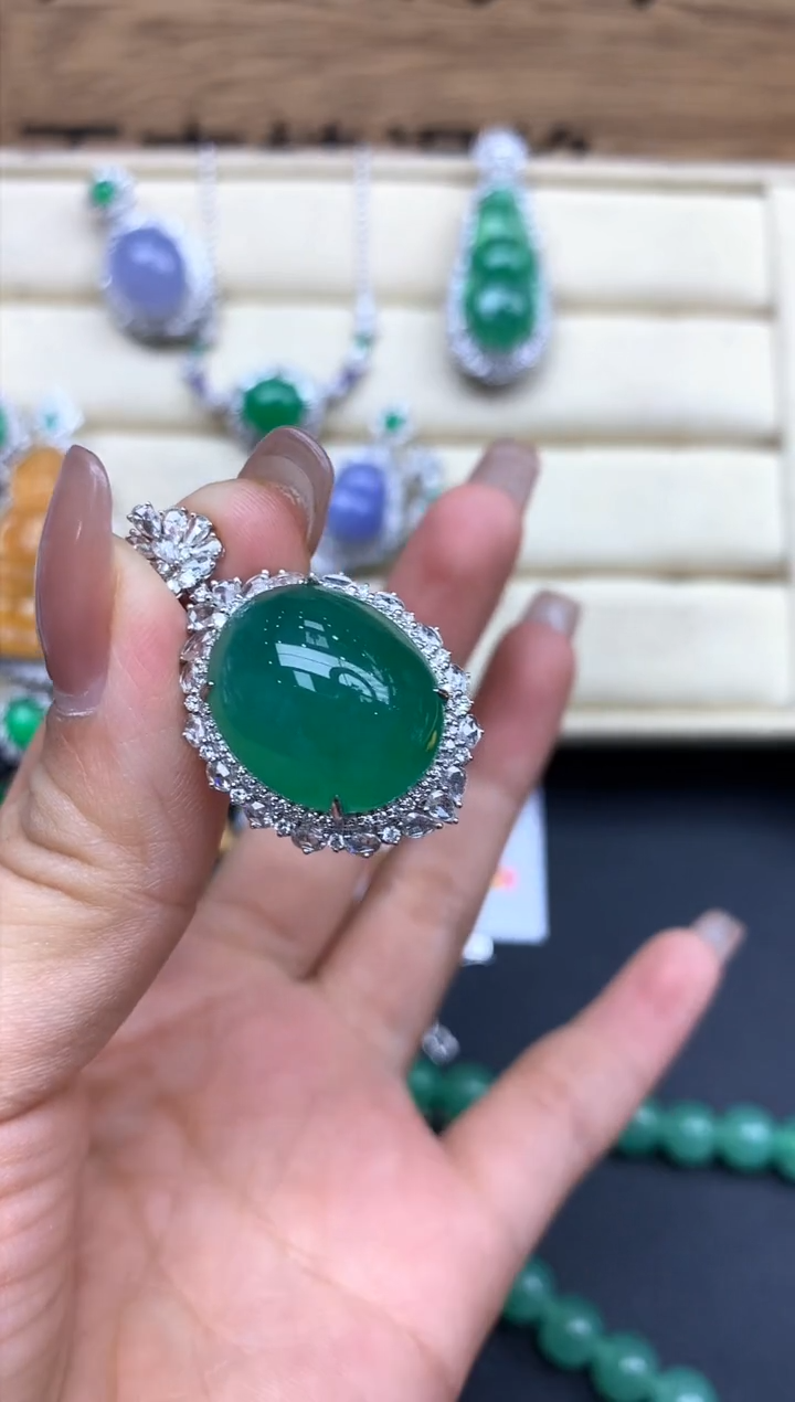 颈饰18K金镶嵌翡翠323-中国好珍宝