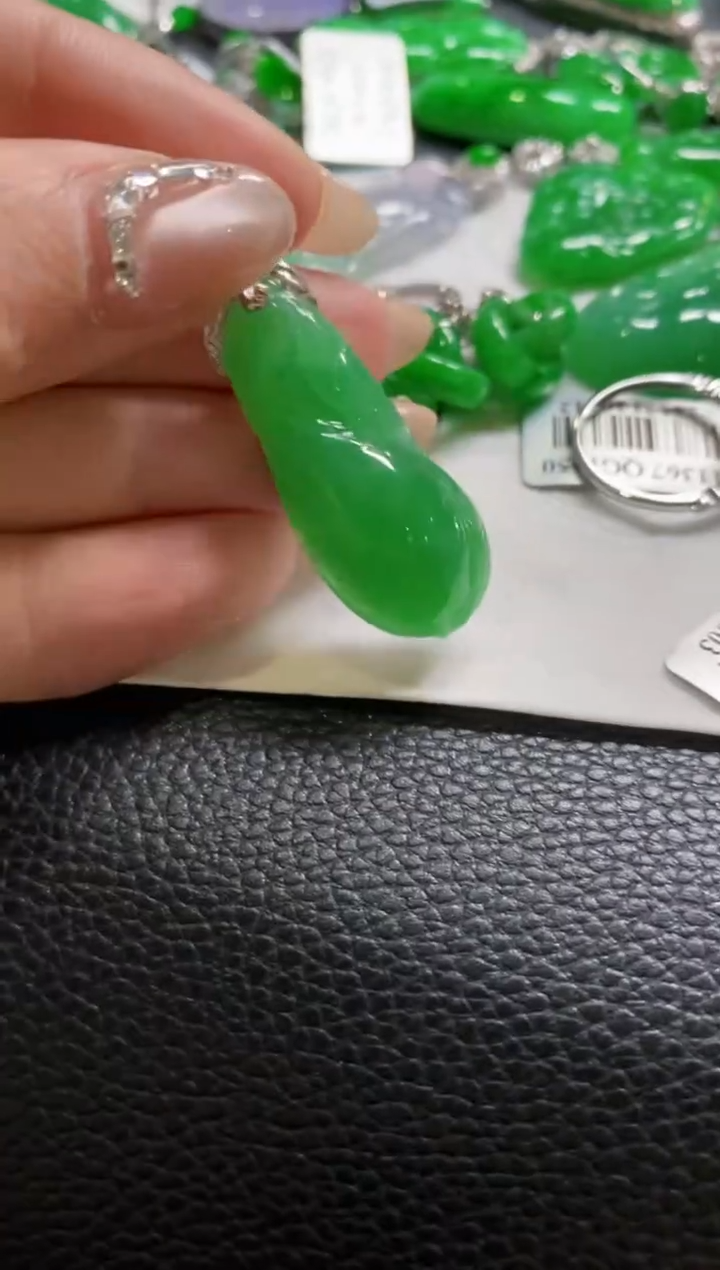 【闪购商品】定制翡翠18K金镶嵌吊坠
