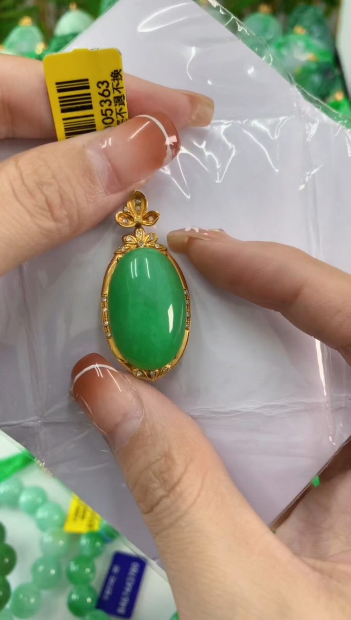 吊坠(不含链)18K金镶嵌翡翠挂件