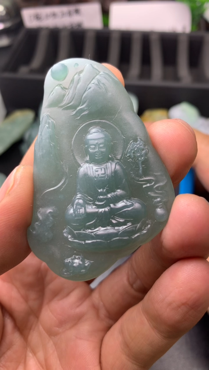 颈饰未镶嵌翡翠幽**人观音