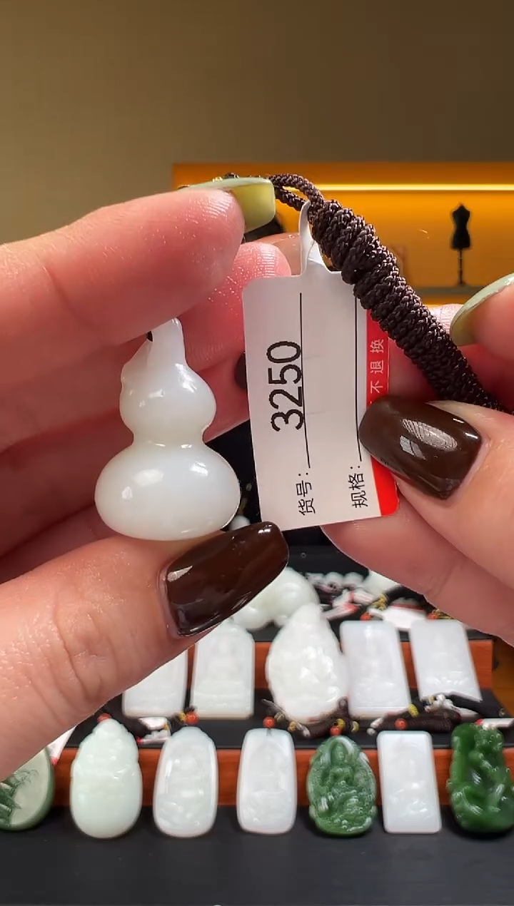 颈饰未镶嵌和田玉1