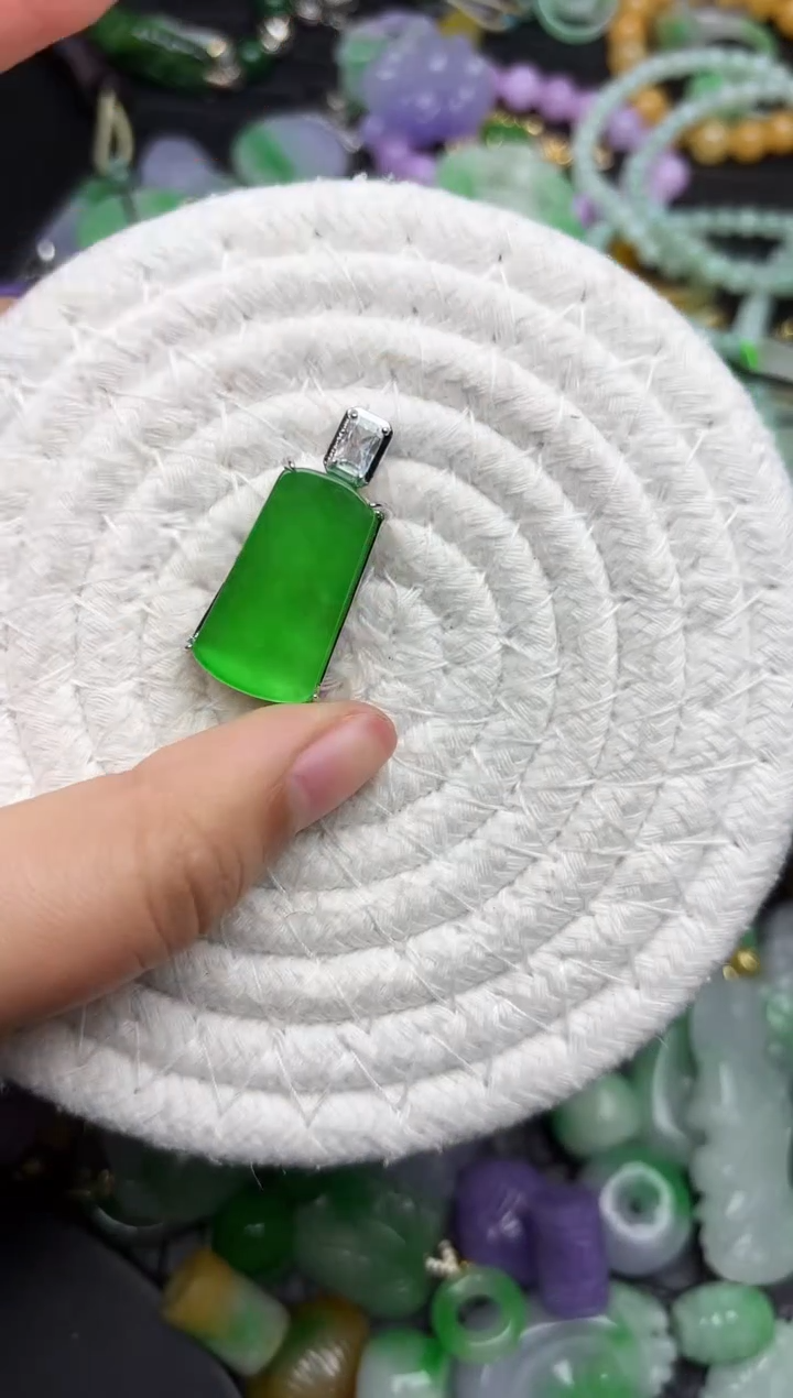 颈饰未镶嵌翡翠缅甸翡翠吊坠