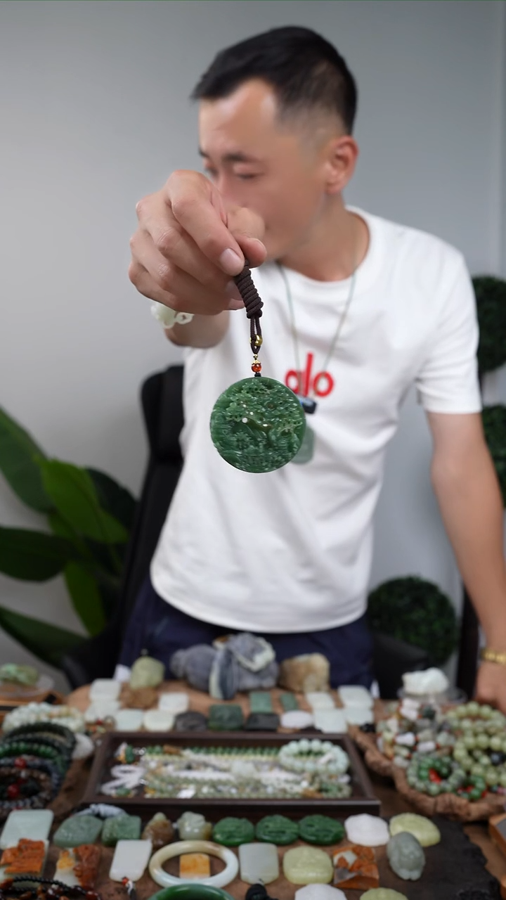 和田玉未镶嵌吊坠(不含链)碧玉山水牌