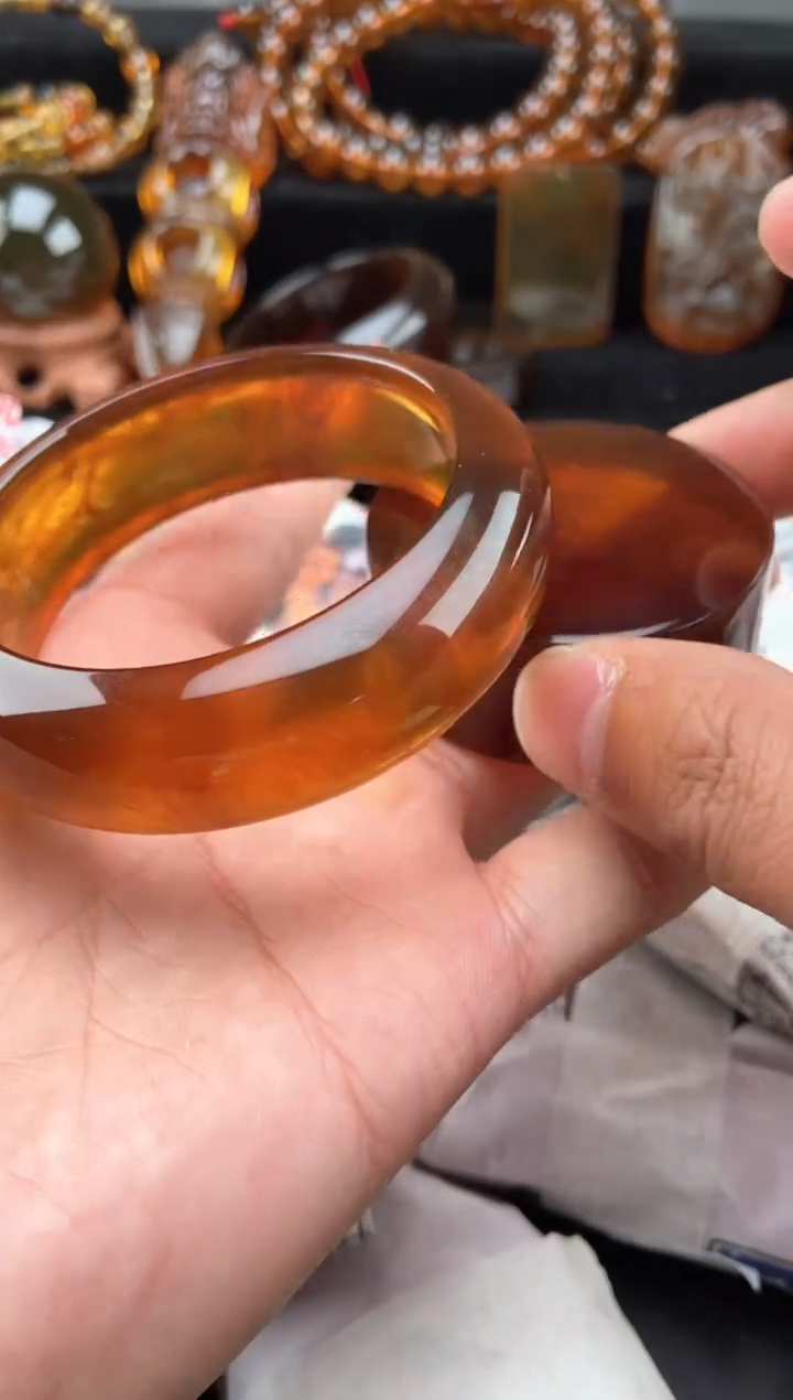 【闪购商品】琥珀手镯未镶嵌55.7圈口金棕红手镯
