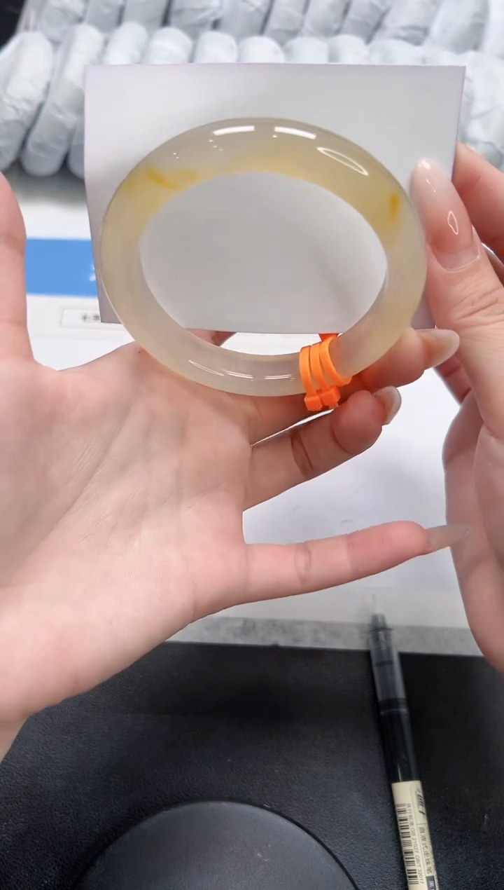 石英质玉未镶嵌手镯51-58.2香槟