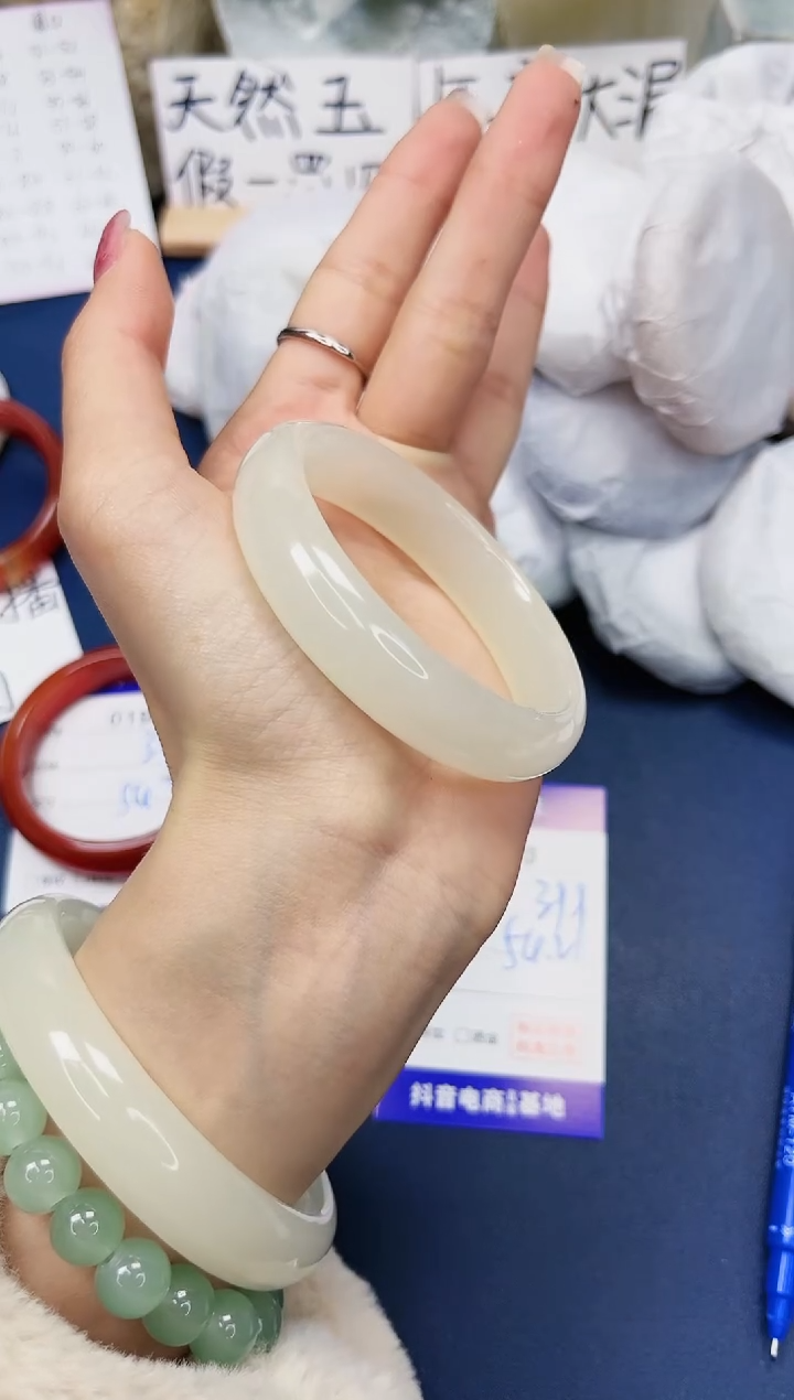 【闪购商品】石英质玉手镯未镶嵌20-玉兰白54圈口