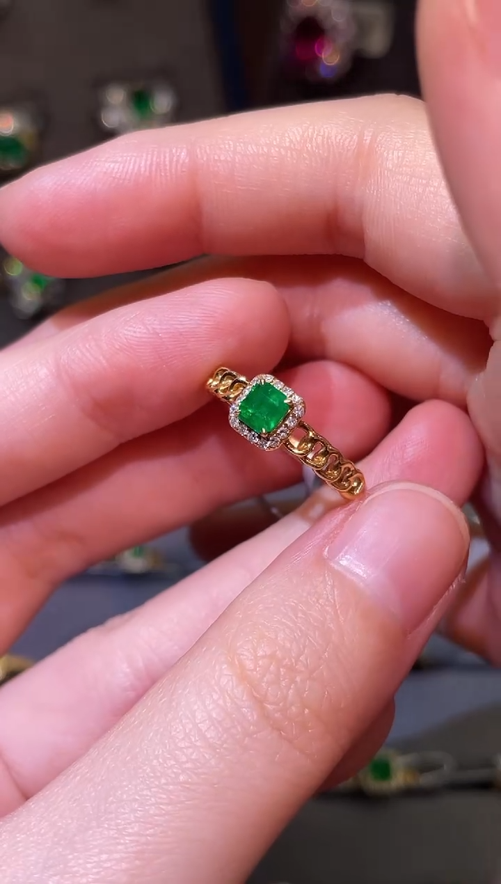 【闪购商品】祖母绿戒指18K金镶嵌0.46ct