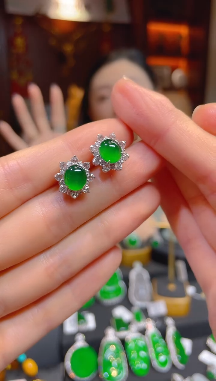 【闪购商品】翡翠耳饰18K金镶嵌120153天然A货翡翠蛋面耳钉