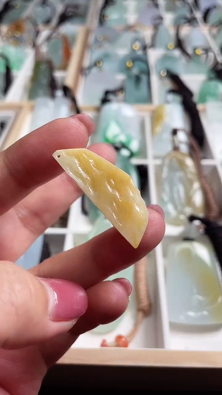 【闪购商品】翡翠颈饰未镶嵌11111111