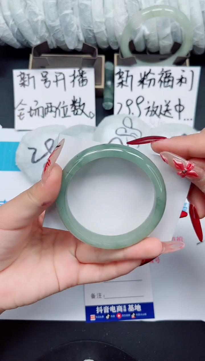 【闪购商品】石英质玉手镯未镶嵌b117