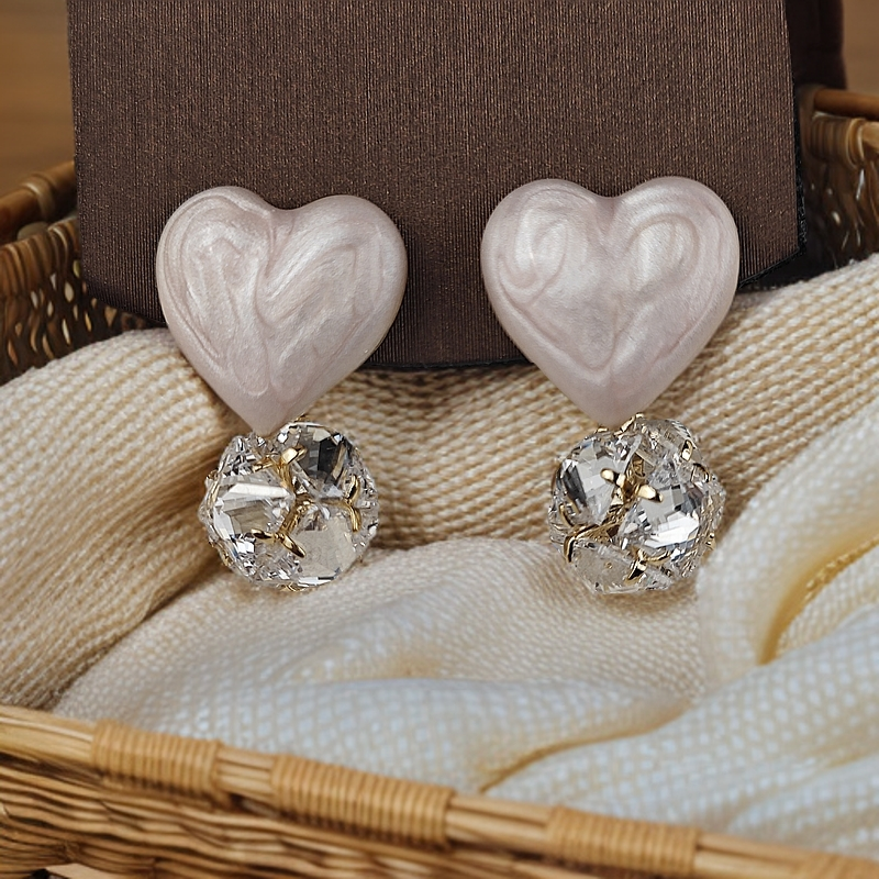 铜合金合成锆石耳饰 铜合金耳饰流沙桃心设计感小众简约百搭耳钉