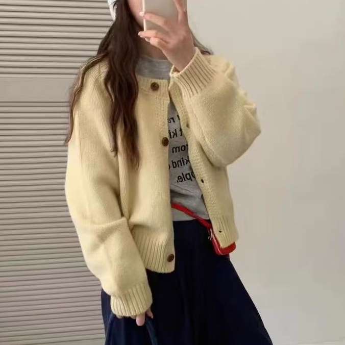 冬季新款圆领纽扣开衫女韩系氛围感小个子短款百搭针织毛衣外套