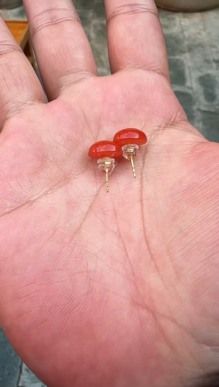 【闪购商品】南红玛瑙耳钉18K金镶嵌保山南红戒面耳钉H656