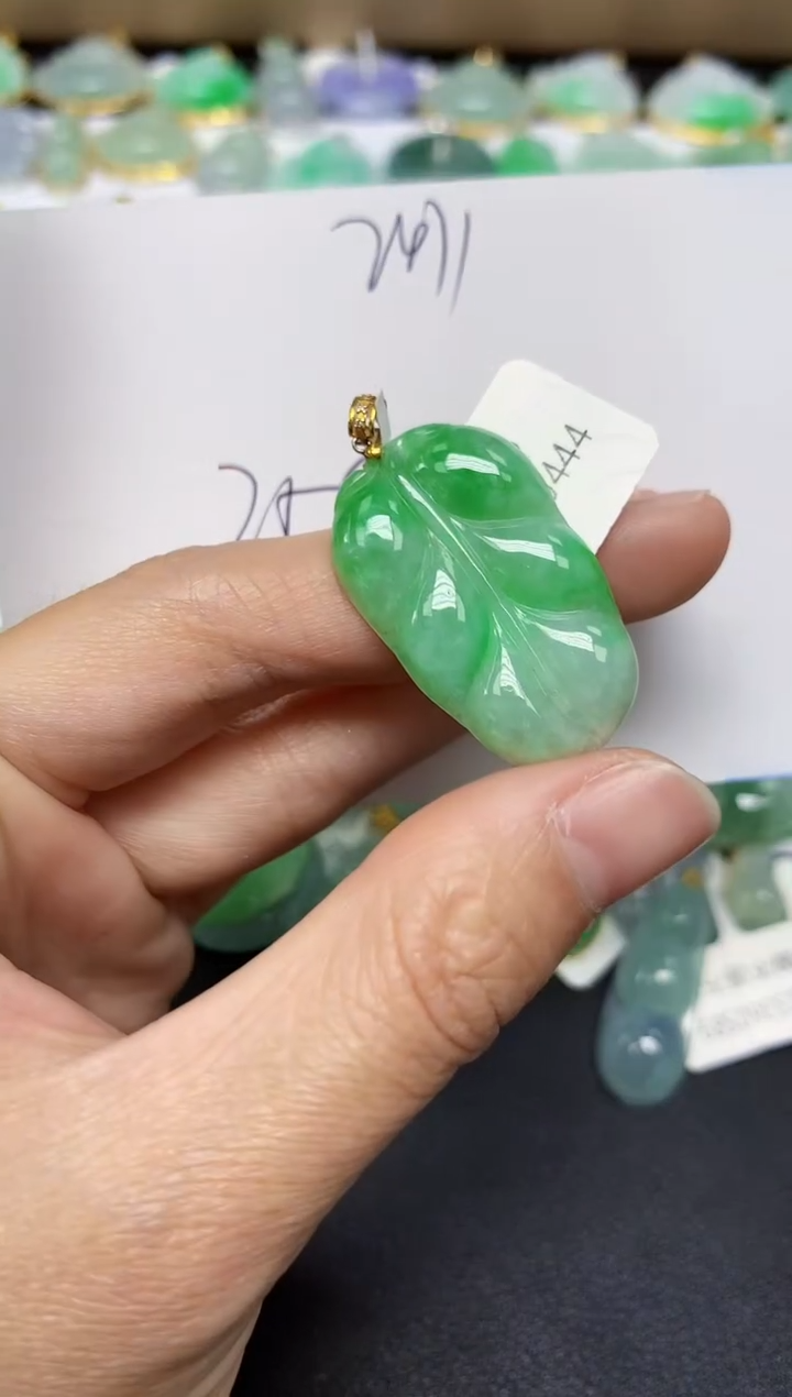 翡翠18K金镶嵌颈饰 天然翡翠A货