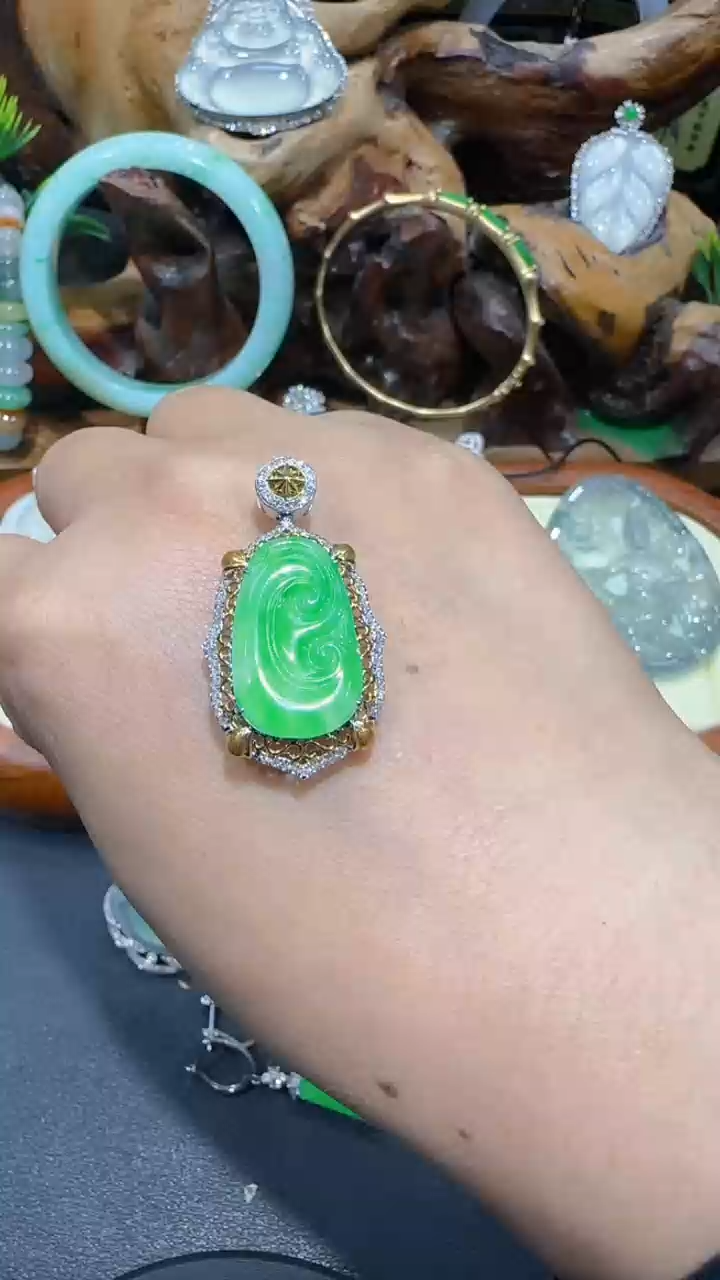 【闪购商品】翡翠吊坠(不含链)18K金镶嵌吊坠