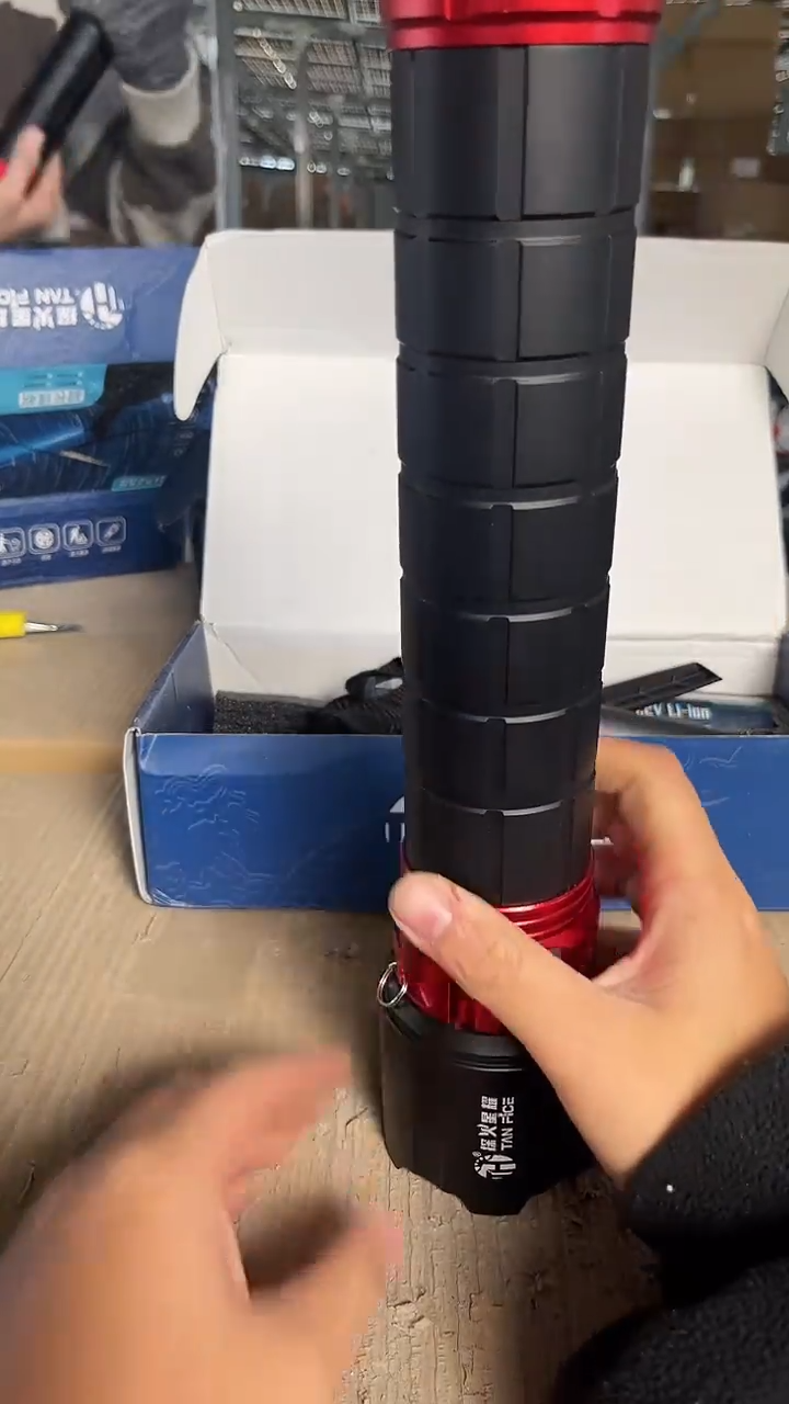 f2强光手电筒持久续航