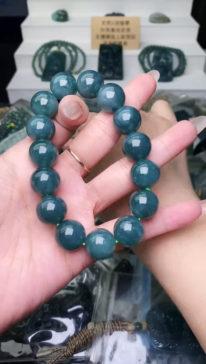 颈饰未镶嵌翡翠 