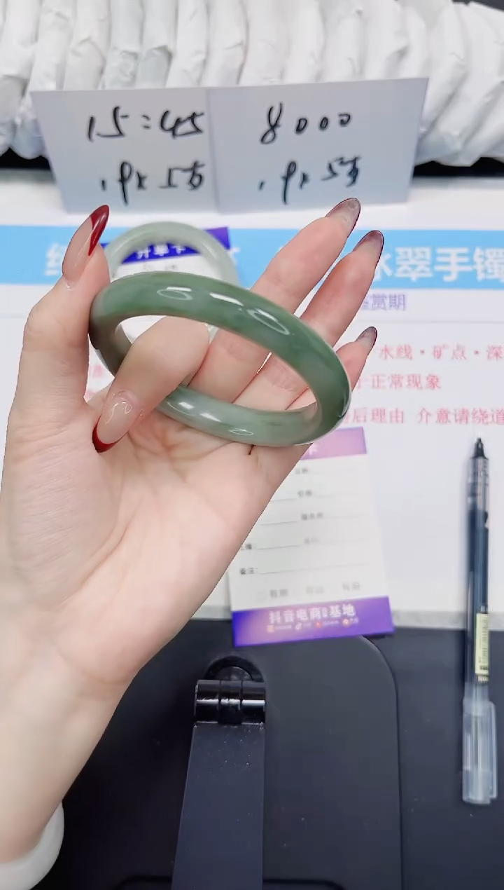 【闪购商品】石英质玉手镯未镶嵌98