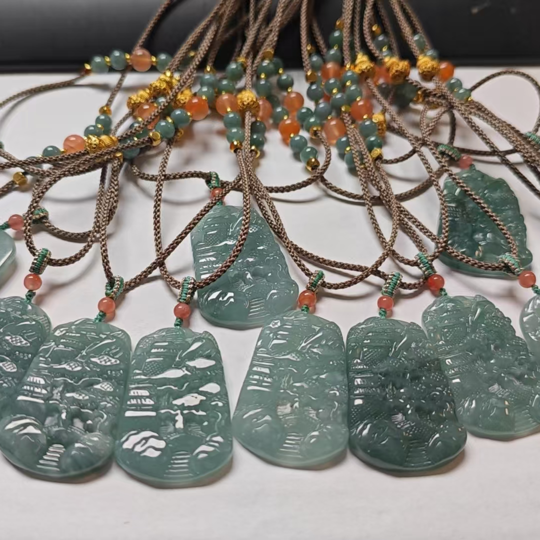 翡翠吊坠38*25*5mm左右多样性发其一C-739