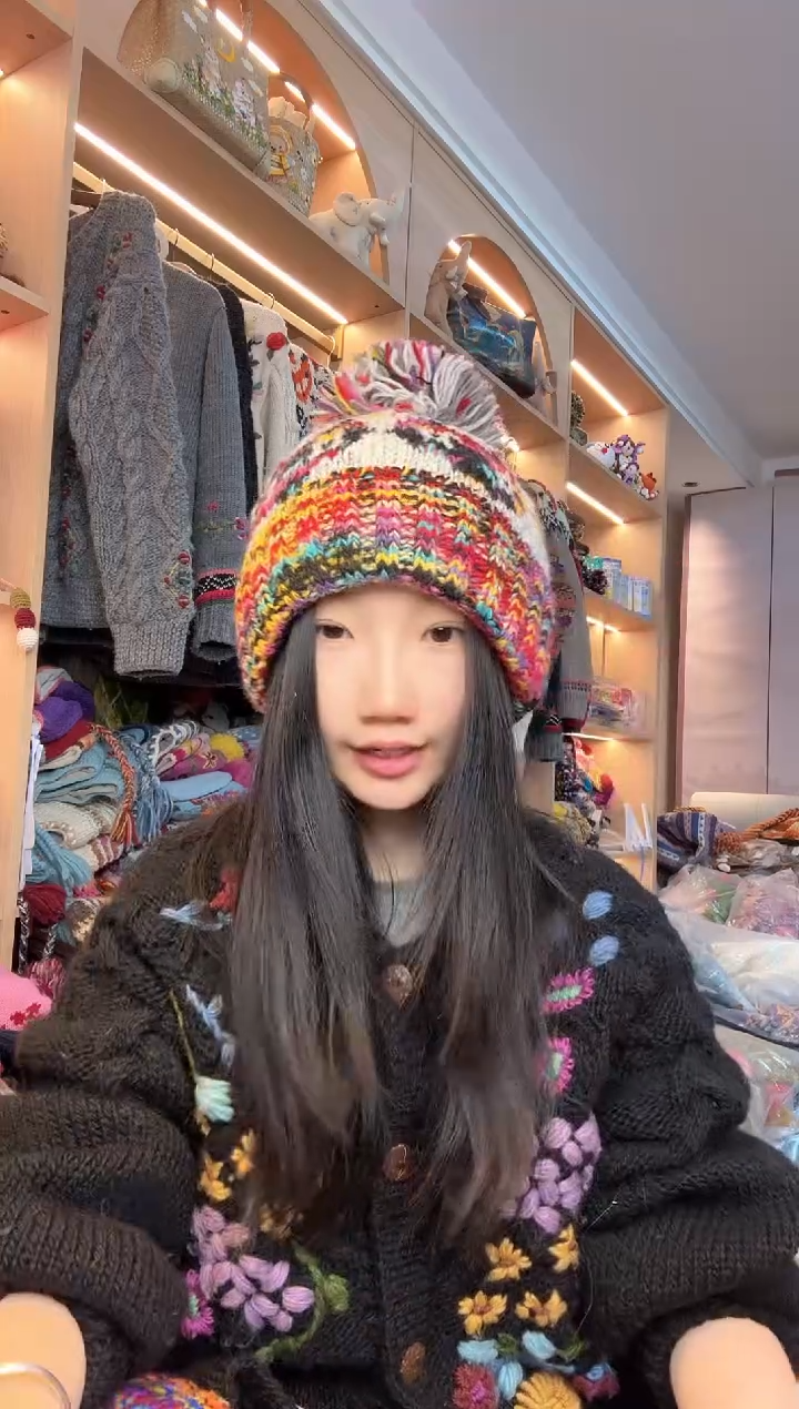 羊毛浅灰色猫头鹰