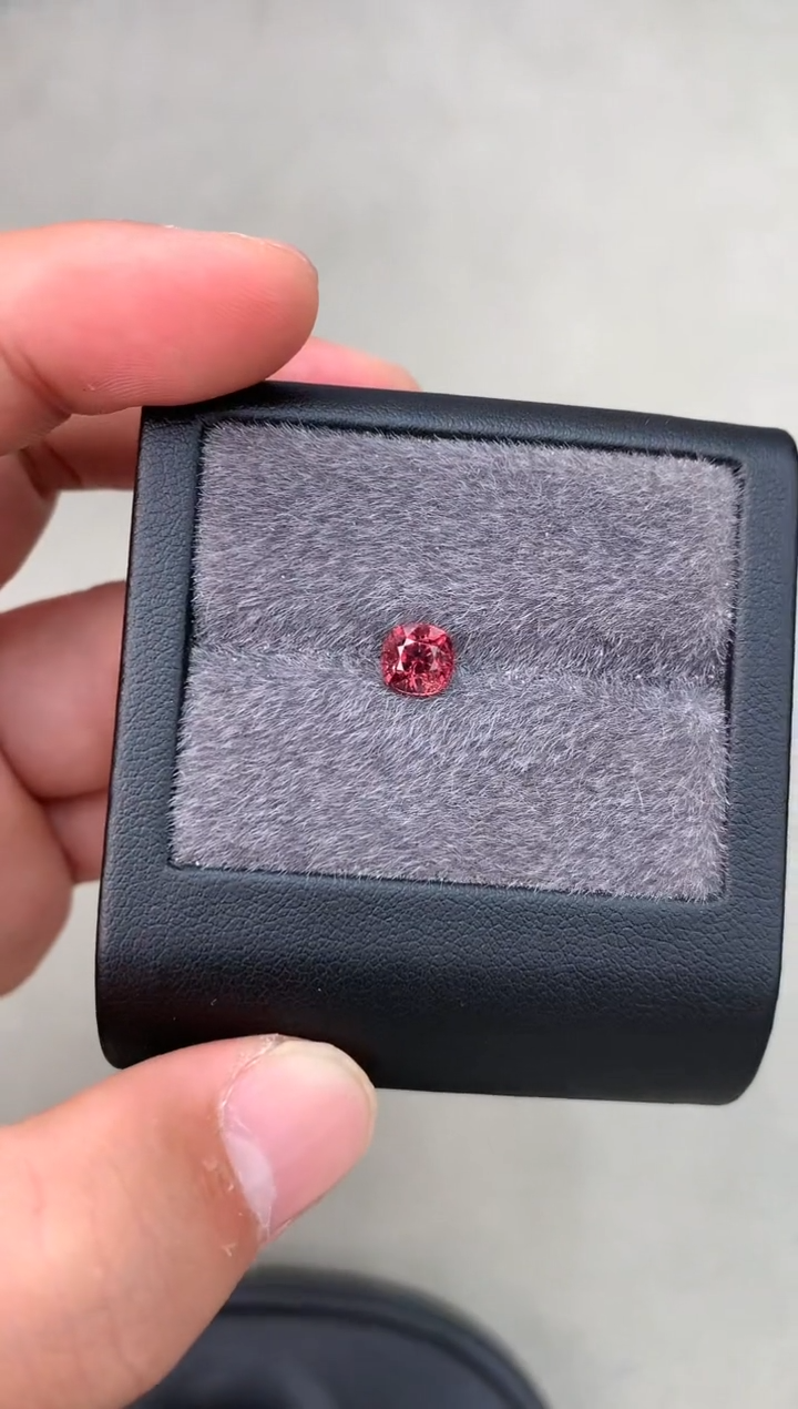 【闪购商品】定制尖晶石裸石未镶嵌1.34ct 枕型 蔷薇色调