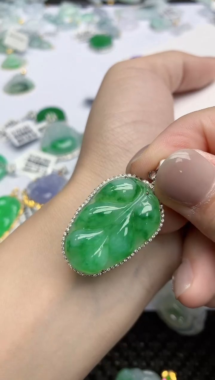 【闪购商品】翡翠颈饰18K金镶嵌天然翡翠A货