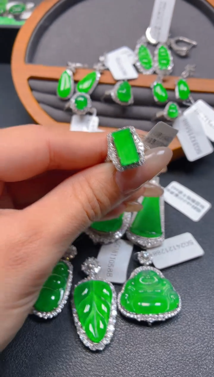 银S925镶嵌翡翠耳饰1