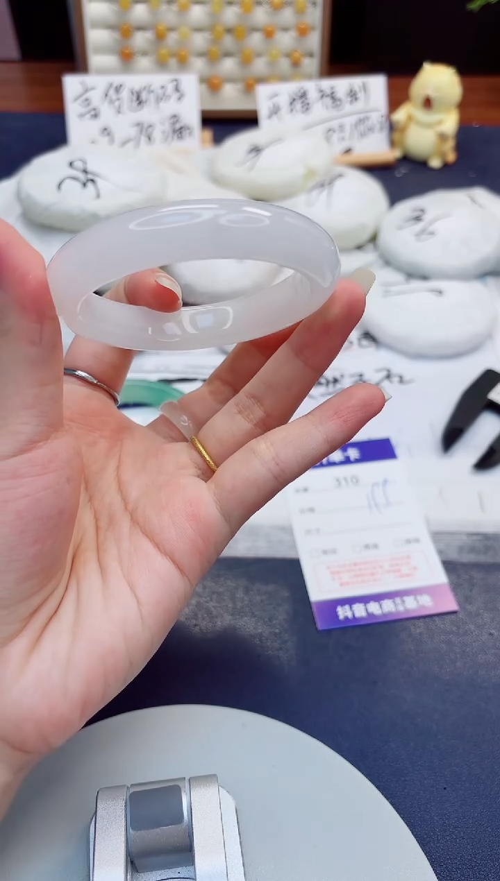 未镶嵌手镯石英质玉310-天山翠-圈口56