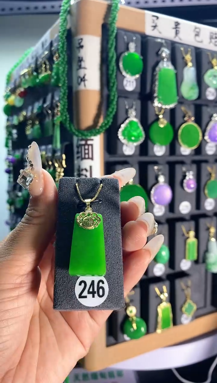 【闪购商品】翡翠耳饰银S925镶嵌246...