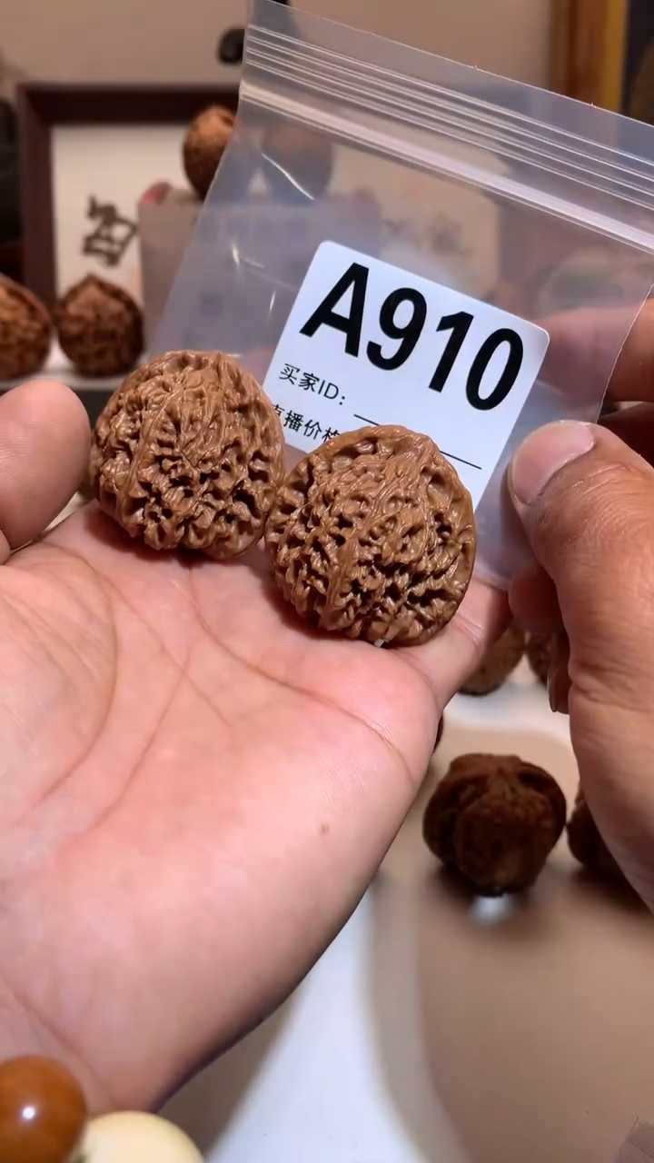 桃核把件【丰泰】   40左右南疆石
